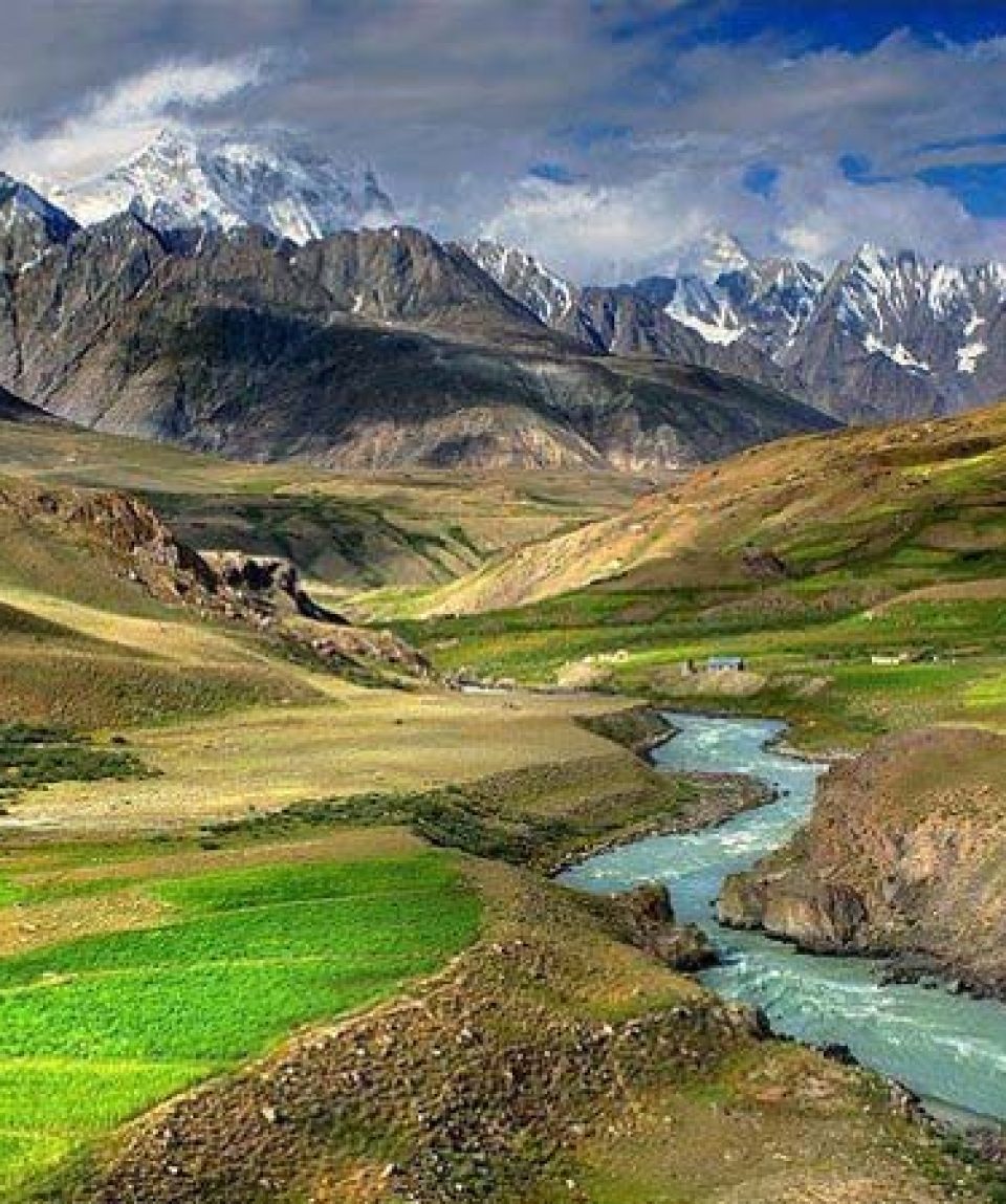 Darkot_Pass_border_b-w_chitral